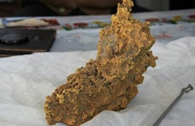 Lão nông nghèo đi nhặt rác ‘đụng trúng’ thanh sắt rỉ 3,5kg, hóa ra lại là ‘báu vật’ gần 2.000 năm trị giá nghìn tỷ đồng