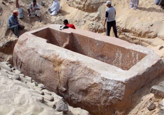 Loài người bắt đầu chôn cất người đã khuất từ bao giờ? Ngôi mộ cổ xưa nhất có từ khi nào?