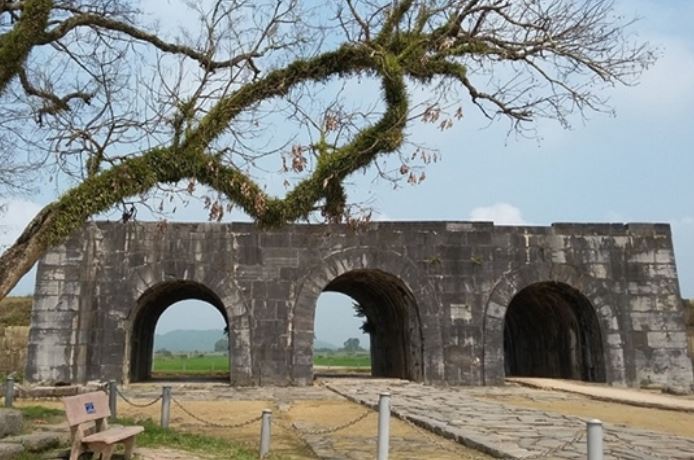 Bí ẩn lời nguyền phong thủy linh ứng với nhà Hồ, biết trước nhưng không tránh khỏi sụp đổ sau 7 năm