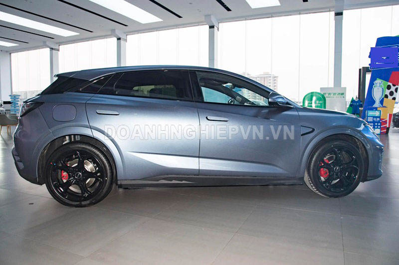 Xe hơi dài hơn 4,6 mét, thiết kế thể thao, công suất 421 mã lực, giá gần 500 triệu đồng