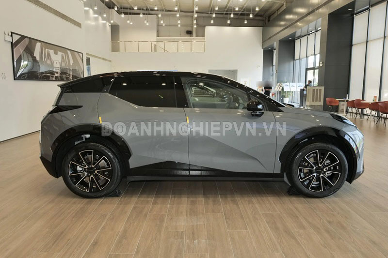 SUV đẹp long lanh, công suất 422 mã lực, giá rẻ bất ngờ