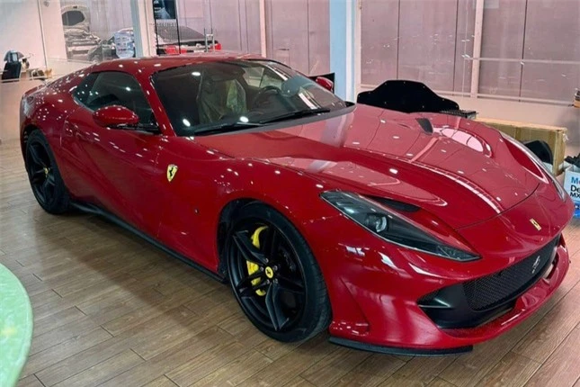 Siêu xe Ferrari 812 GTS đầu tiên cập bến Việt Nam ảnh 1