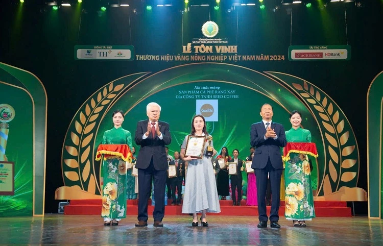 Chị Nguyễn Thị Cẩm Thảo - CEO Công ty TNHH Seed Coffee, “Thương hiệu Vàng nông nghiệp Việt Nam”. 