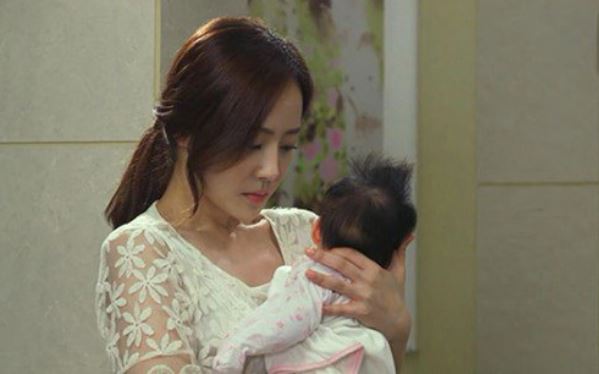 X&#xE9;t nghi&#x1EC7;m ADN l&#xE0; con m&#xEC;nh nh&#x1B0;ng kh&#xF4;ng gi&#x1ED1;ng ai trong nh&#xE0;, ch&#x1ED3;ng ph&#xE1;t hi&#x1EC7;n b&#xED; m&#x1EAD;t c&#x1EE7;a v&#x1EE3;