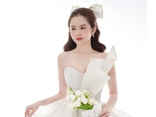 Mê mẩn trước nhan sắc hot girl Gia Lai nổi tiếng với tài kinh doanh