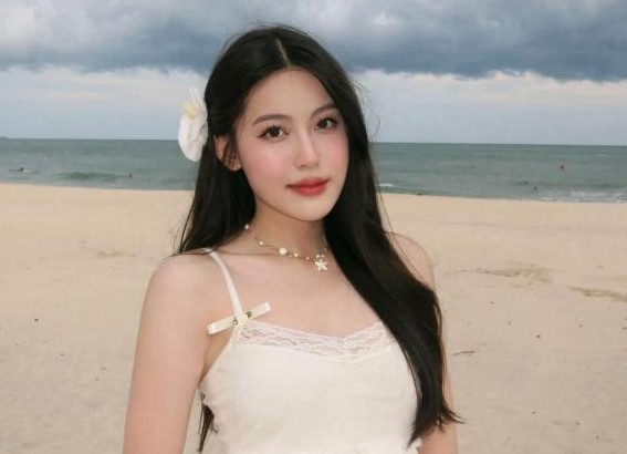 Bạn gái HIEUTHUHAI thể hiện trình EQ cao trong cách ứng xử với người tung hình ảnh riêng tư của mình