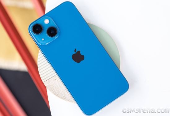 Đây là iPhone bị thế giới xa lánh, rất được thích tại Nhật Bản, giá bán tại Việt Nam rẻ như bèo