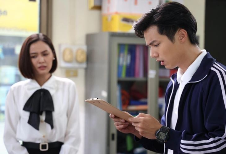 Lương của anh trai tôi 80 triệu/tháng, tôi nhắc anh biếu bố mẹ vài triệu, chị dâu liền đưa ra cuốn sổ làm tôi hoa cả mắt