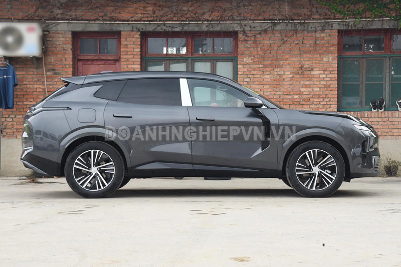 SUV dài hơn 4,8 mét, công suất 593 mã lực, tiết kiệm xăng hơn Honda Vision, giá gần 640 triệu đồng