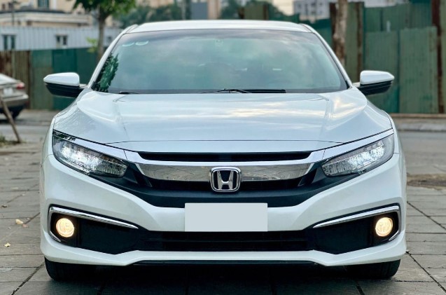 Lăn bánh 4 năm, Honda Civic được chủ nhân rao bán với giá khó tin