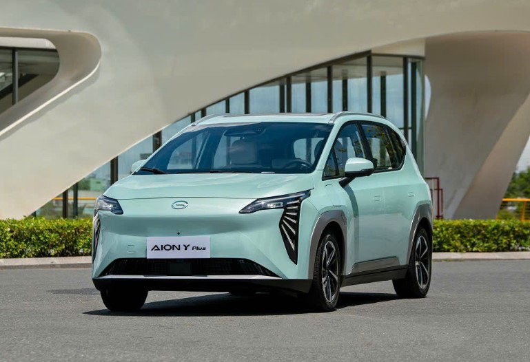 Xe điện AION ES và AION Y Plus trình làng thị trường Việt Nam