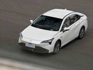 'Chặt đẹp' Toyota Camry: 'Tân binh' Sedan cỡ D mới ra mắt đẹp hút hồn, giá rẻ chỉ 788 triệu đồng