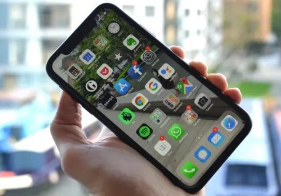 iPhone XR cũ nhưng chất, huyền thoại giá rẻ một thời nay làm vua iPhone cũ, vẫn ngon như iPhone 16
