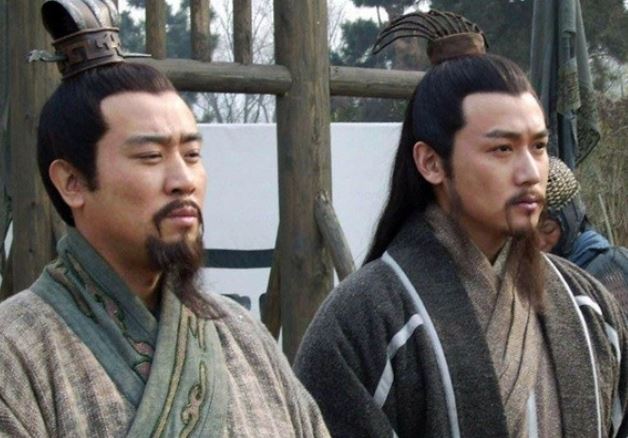 Lưu Bị yếu hơn Tôn Quyền, Tào Tháo rất nhiều, vì sao Gia Cát Lượng lại chọn theo phe Lưu Bị?