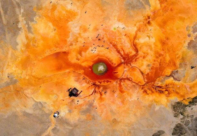 Lạ kỳ "Mắt quỷ" nước sôi sục, không một bóng chim dám lượn gần nhưng du khách lũ lượt đến thăm