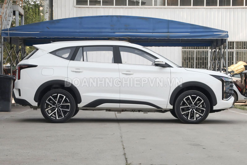 SUV 7 chỗ, tiêu thụ 1,42 lít xăng/100 km, giá rẻ hơn Hyundai Grand i10