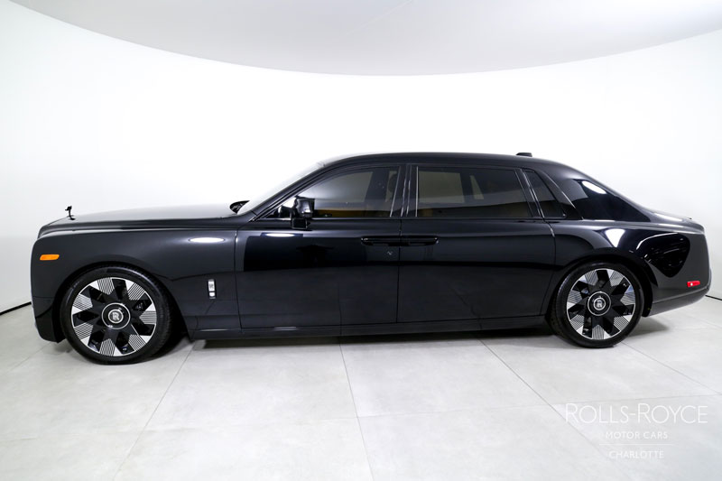 Top 10 xe sedan đắt nhất thế giới năm 2024: Rolls-Royce Phantom dẫn đầu