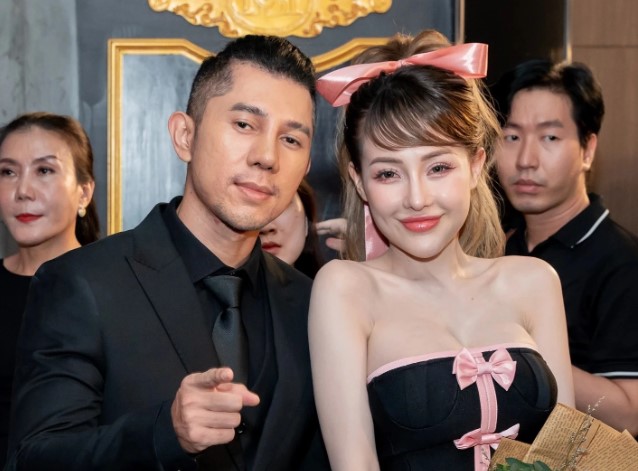 Ngân 98 'hở bạo' nhưng khi đứng cạnh mỹ nhân này vẫn lép vế hoàn toàn