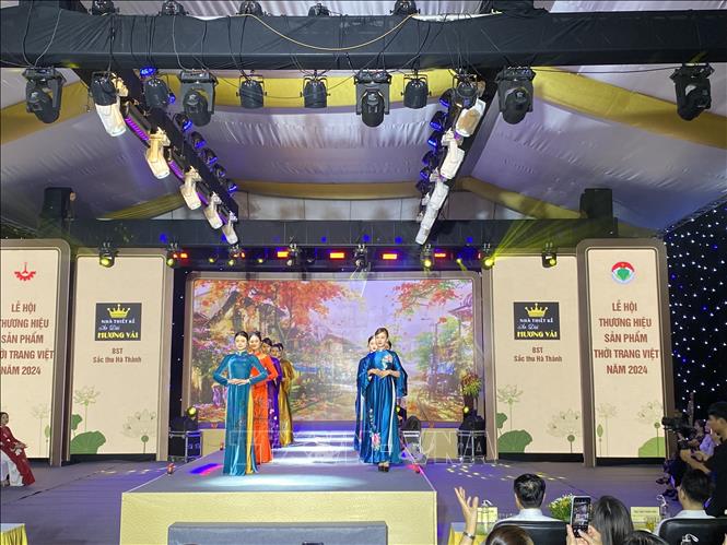 Hà Nội: Khai mạc lễ hội thương hiệu sản phẩm thời trang Việt năm 2024