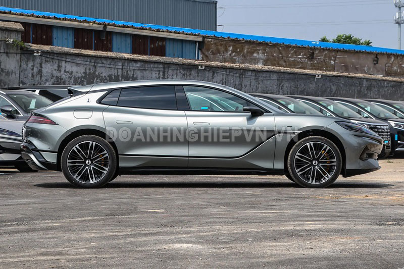 Xe hơi công suất 952 mã lực, thiết kế đẹp mê ly giá gần 1,1 tỷ đồng