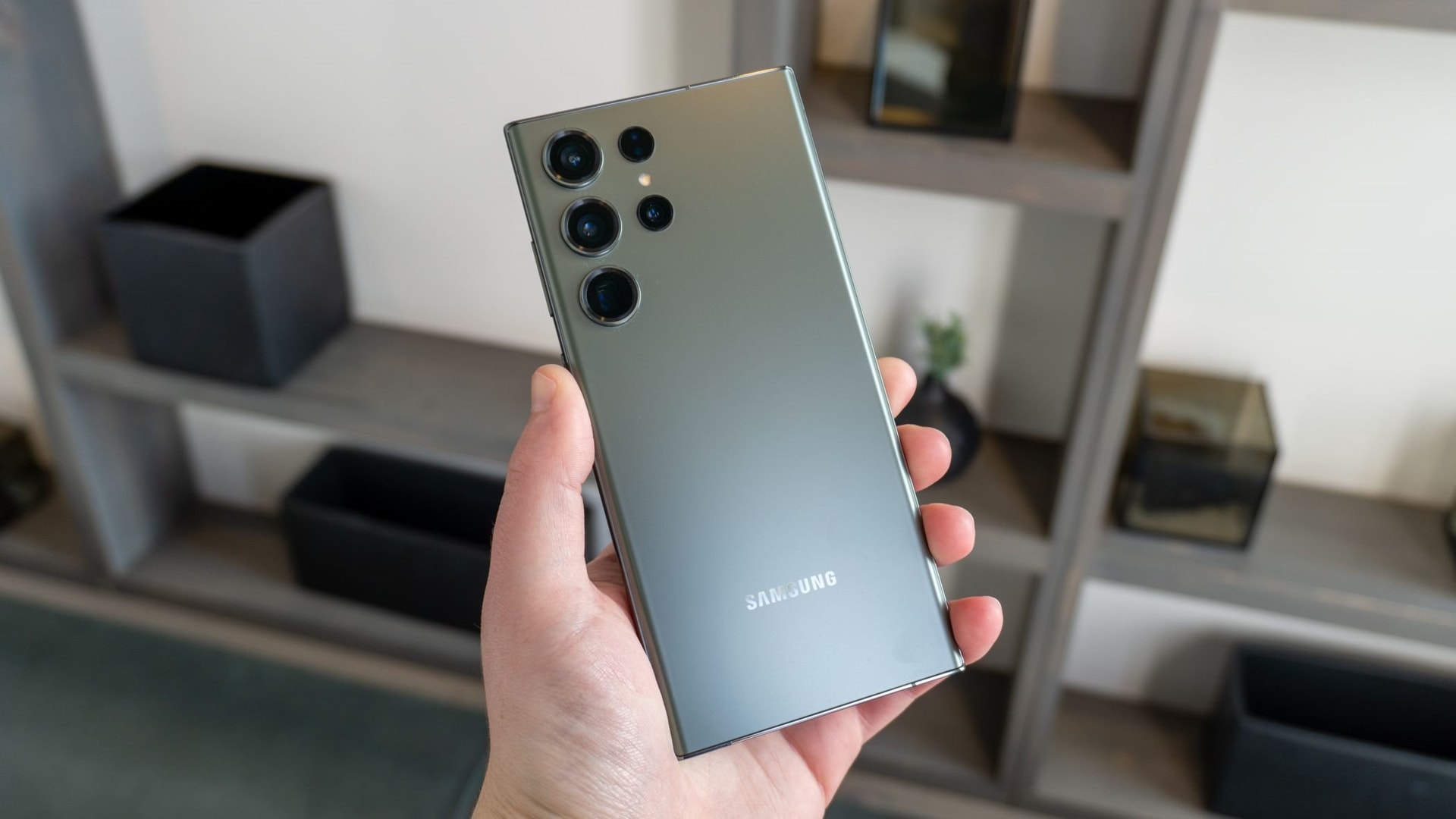 Giảm mạnh gần chục triệu đồng, đây là mẫu Galaxy S Ultra rẻ nhất Việt Nam trong tháng 10