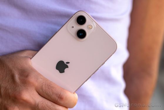 Đây là iPhone camera chéo, 5G rẻ nhất Việt Nam, nửa đầu 2024 bán 12.5 triệu máy hủy diệt Galaxy S24