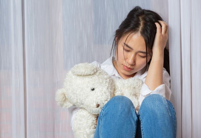 Khi em dẫn bạn trai về ra mắt, mẹ than thở: "Con rể kém mẹ vợ có 5 tuổi, làm sao tôi xưng mẹ được đây!"