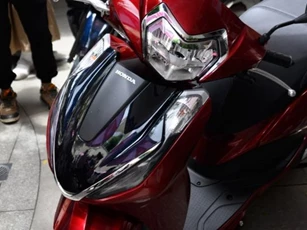 Giá xe Honda LEAD 2025 tháng 10/2024 giảm cực mạnh, hút khách Việt hơn Vision vì có phanh ABS