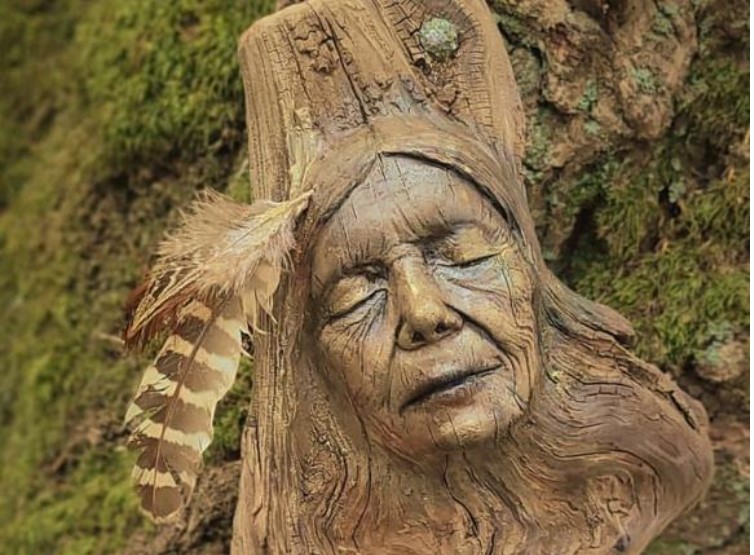 Một nghệ sĩ đã tạo ra những tác phẩm điêu khắc đáng kinh ngạc từ gỗ