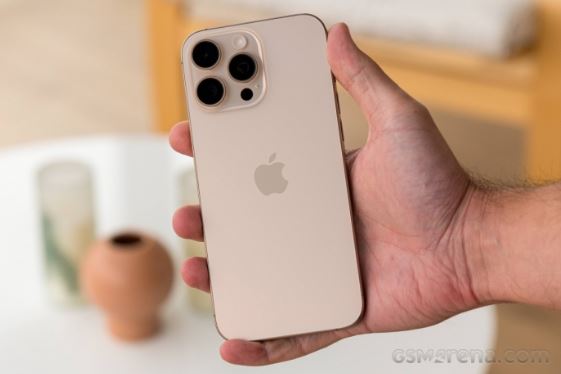 iPhone 16 Pro Max 'vượt ngàn chê bai' đắt hàng như tôm tươi sau một tháng, giá giảm nhẹ tại Việt Nam