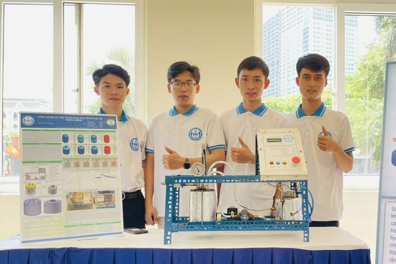 Đà Nẵng: Sinh viên tạo ra thiết bị lưu trữ hydrogen