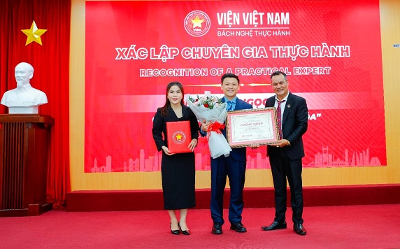 Trao xác lập chuyên gia thực hành cho ông Đinh Ngọc Thi