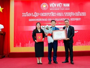Trao xác lập chuyên gia thực hành cho ông Đinh Ngọc Thi