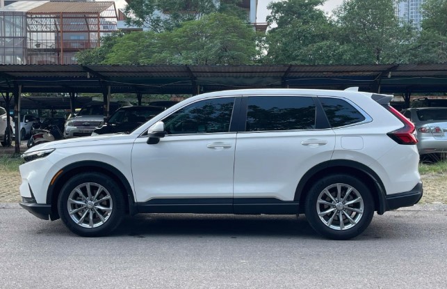 Ngỡ ngàng giá chào bán của Honda CR-V 2024 'siêu lướt' mới lăn bánh vỏn vẹn hơn 10.000 km