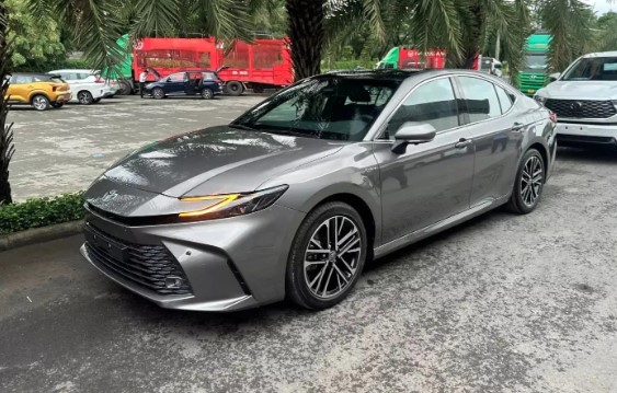 Toyota Camry 2025 xuất hiện trước thềm VMS 2024: Nhiều trang bị hiện đại kèm động cơ hybrid