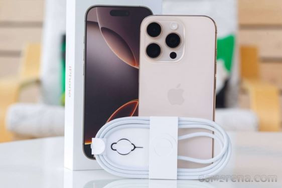 iPhone 16 Pro quậy đục nước, rẻ hơn iPhone 16 Pro Max 5 triệu, sẵn hàng làm khách Việt quay xe