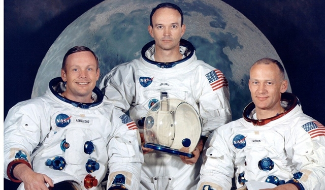 Bí mật bên trong chiếc túi Neil Armstrong để lại Mặt trăng, biết sự thật ai cũng 'sợ xanh mặt'