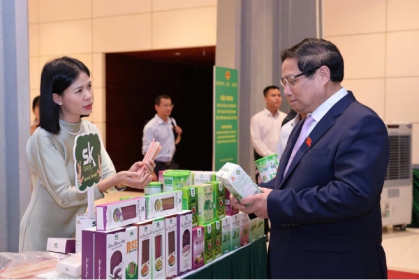 Hội nghị Halal toàn quốc: Thủ tướng Phạm Minh Chính ghé thăm gian hàng của SK Foods