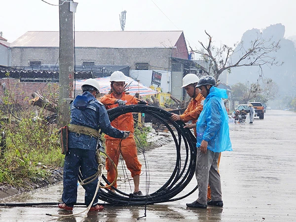 Các đơn vị thành viên EVNCPC tăng cường các biện pháp chủ động ứng phó với bão TRAMI.