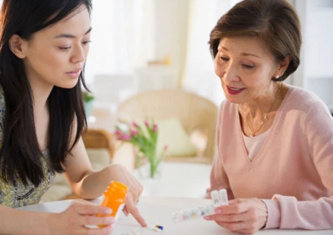 Suýt để lạc cháu, tôi bị “giặc bên Ngô’ đuổi ra khỏi nhà nhưng hành động của mẹ chồng khiến tôi kính phục cả đời