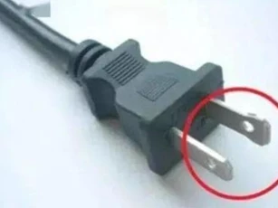 Bạn có biết lỗ tròn trên phích cắm dùng để làm gì không?