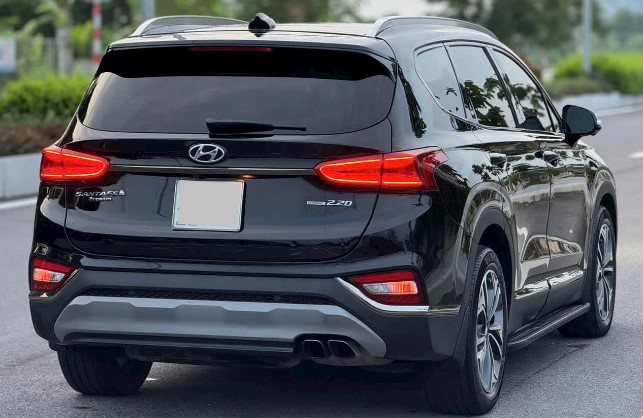 Hyundai Santa Fe máy dầu 2020 rao bán khó tin trên sàn xe cũ