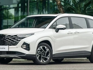 Đối thủ Kia Carnival đột nhiên giảm giá còn 797 triệu đồng, ngỡ ngàng vì rẻ gần bằng Toyota Innova
