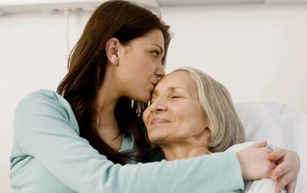 Hối hận khi biết cha mẹ già bị "bủa vây" bởi những vụ lừa đảo