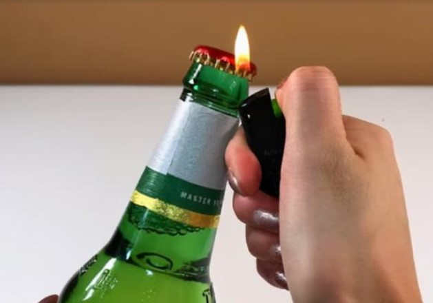 Chỉ cần nhắm vào điểm nhỏ này, mở nắp chai bia dễ dàng mà không cần dụng cụ khui