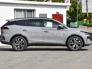 SUV lớn hơn Hyundai Santa Fe, công suất 421 mã lực, tiết kiệm xăng hơn xe máy, giá gần 600 triệu đồng