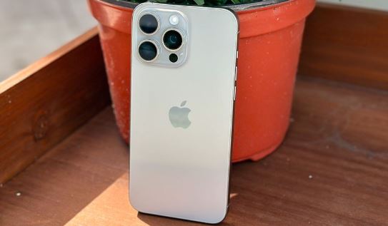 Bảng giá iPhone 15 cuối tháng 10: iPhone 15 Pro Max hạ giá như mưa, iPhone 15 rẻ bèo hút khách