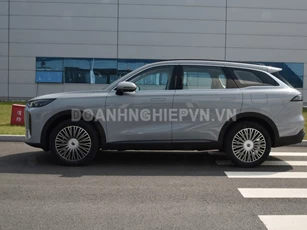 Xe gầm cao 7 chỗ công suất 355 mã lực, ‘uống’ 1,35 lít xăng/100 km, giá gần 430 triệu đồng