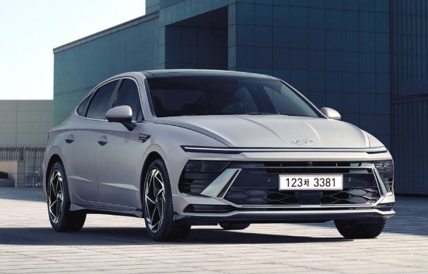 Hyundai Sonata 2025 ra mắt với giá từ 517 triệu đồng: Thêm trang bị đối đầu Toyota Camry