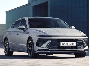 Hyundai Sonata 2025 ra mắt với giá từ 517 triệu đồng: Thêm trang bị đối đầu Toyota Camry